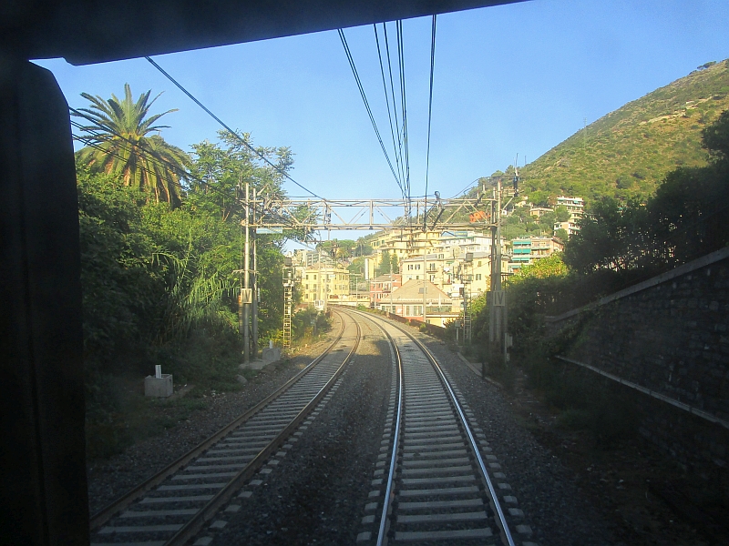 Blick auf die Bahnstrecke von Genua nach Rapallo