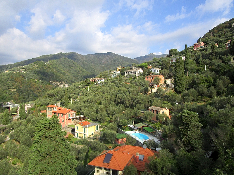 Fahrt über das hügelige Hinterland von Rapallo