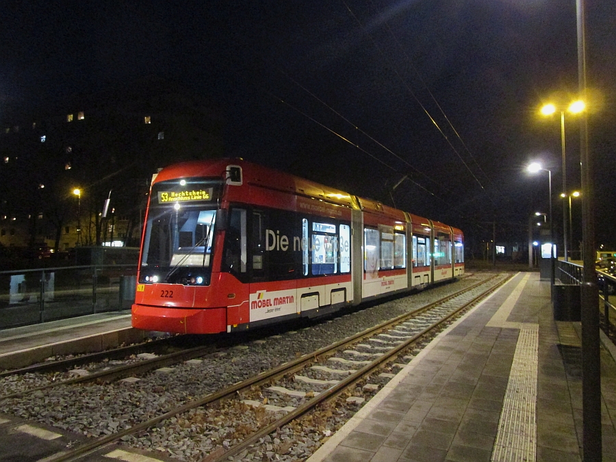 Straßenbahn an der Endhaltestelle Hindemithstraße