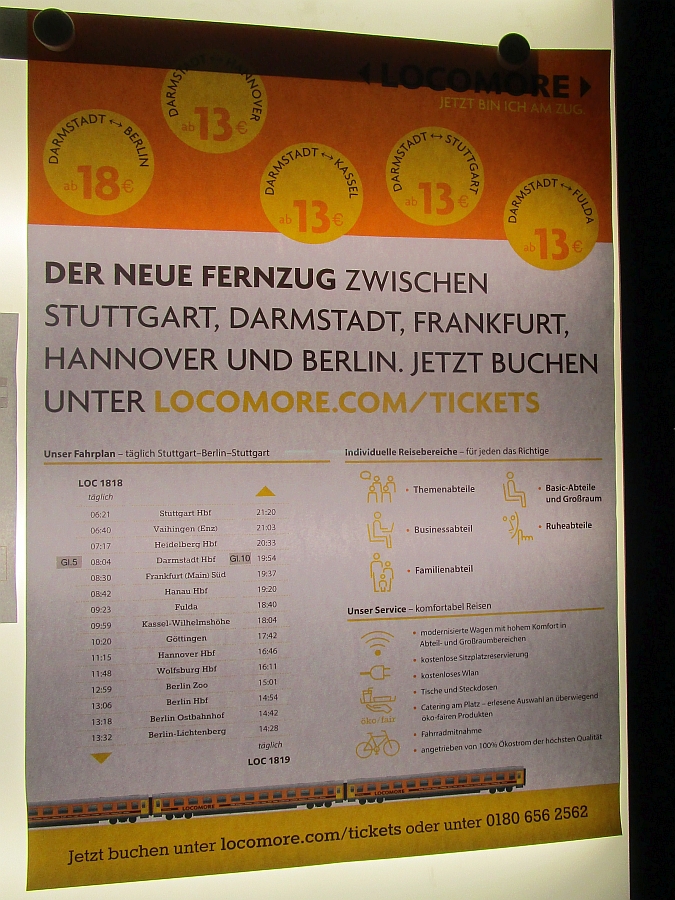 Werbeplakat des Locomore im Bahnhof Darmstadt