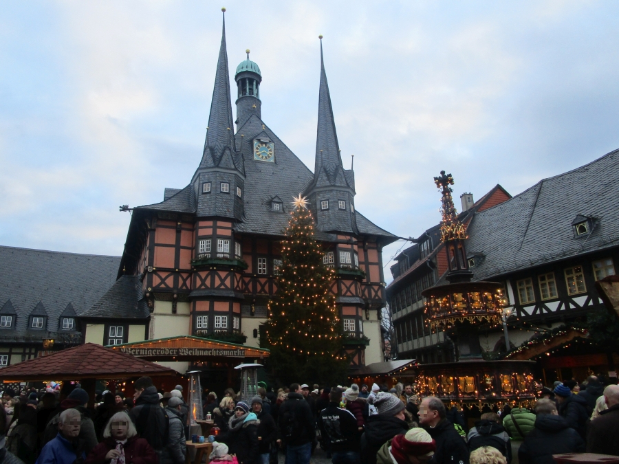 Weihnachtsmarkt vor dem Rathaus Wernigerode