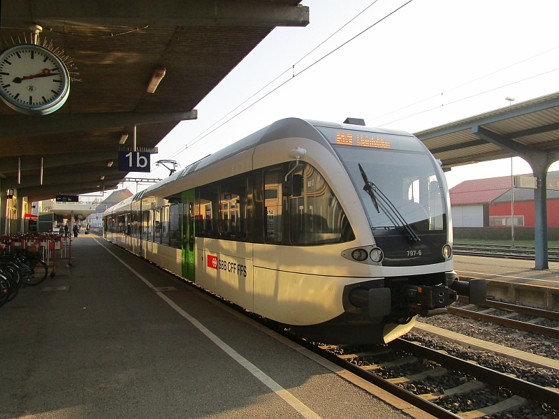 Gelenktriebwagen der Thurbo als S 14 im Bahnhof Konstanz
