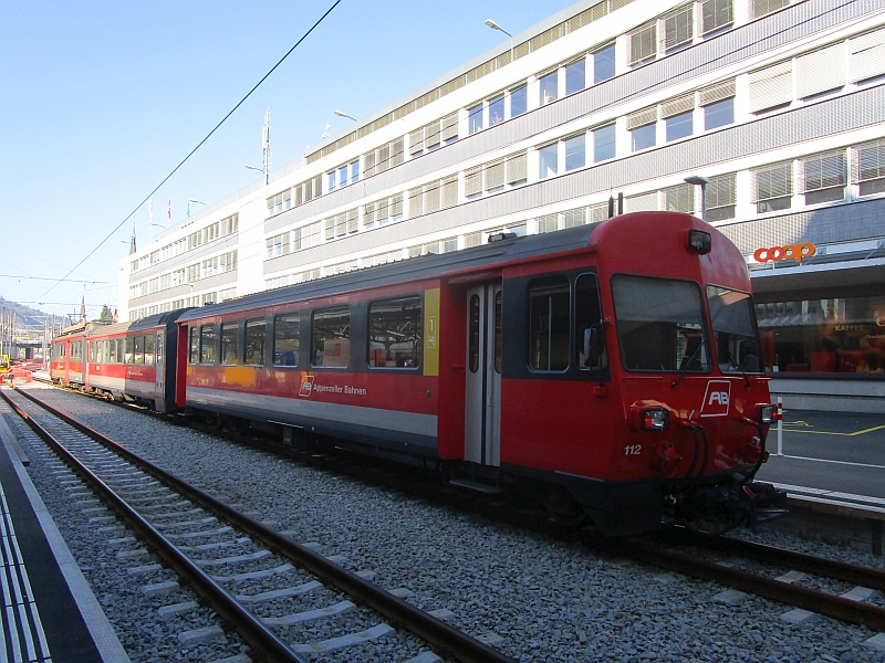 Zug der Appenzeller Bahnen im Nebenbahnhof St. Gallen