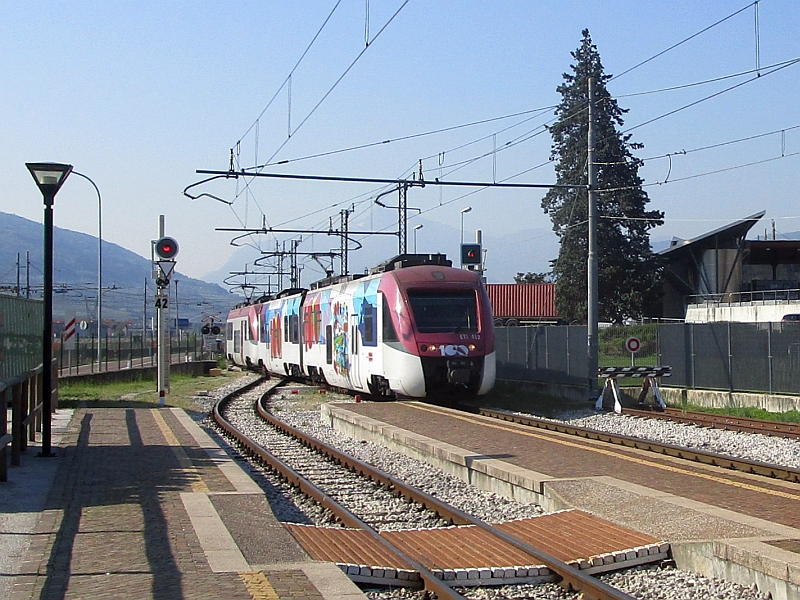 Einfahrt zweier Triebzüge des Typs Coradia Meridian ETi 8/8 der Nonstalbahn