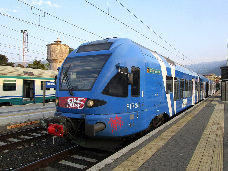 Flirt-Triebzug (ETR 343) im Bahnhof von Bassano del Grappa
