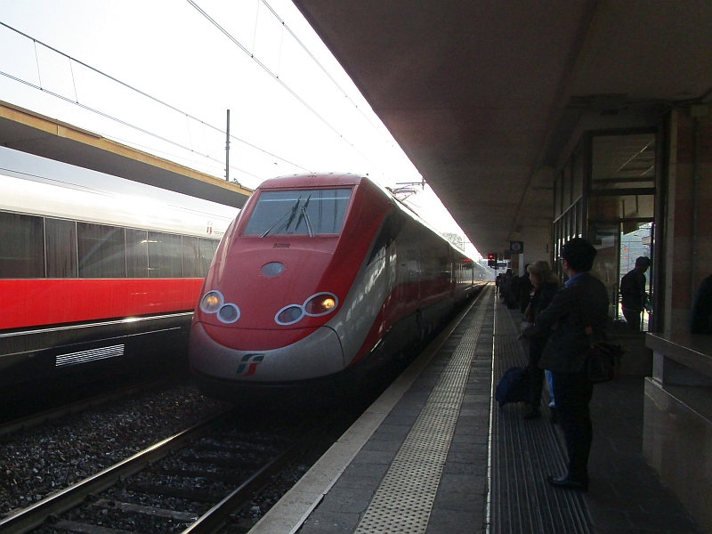 Einfahrt eines Frecciarossa in den Bahnhof von Vicenza
