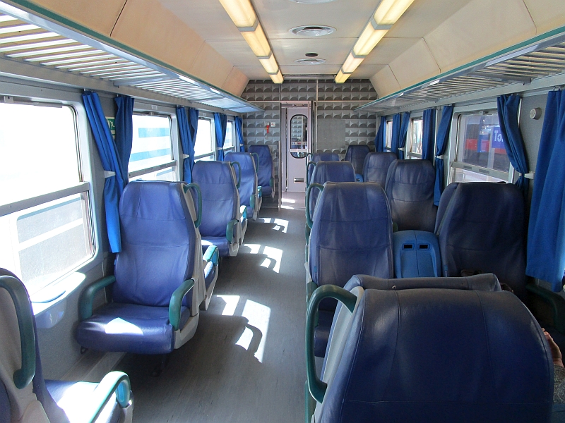 Erste Klasse im Regionalzug der Trenitalia von Turin nach Ivrea