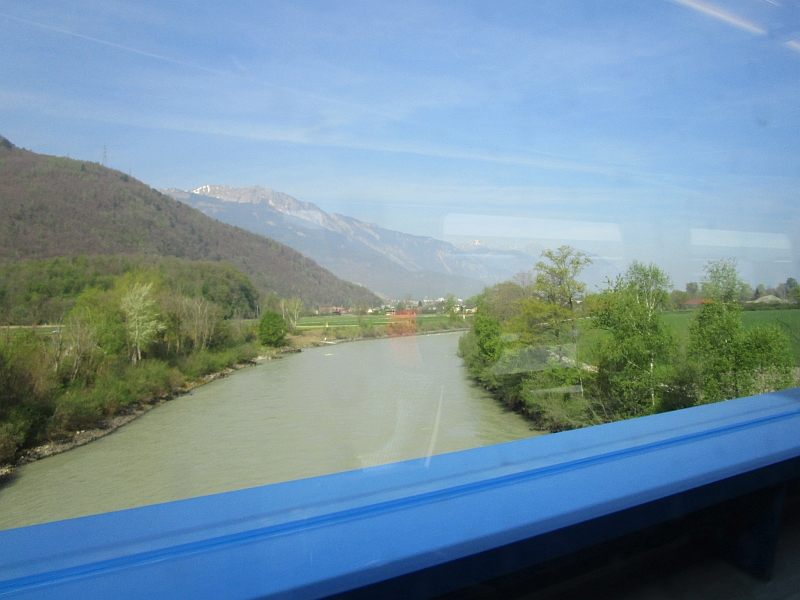 Fahrt auf der 'Pont des Paluds' über die Rhone