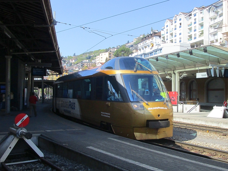 Goldenpass Panoramic im Bahnhof Montreux