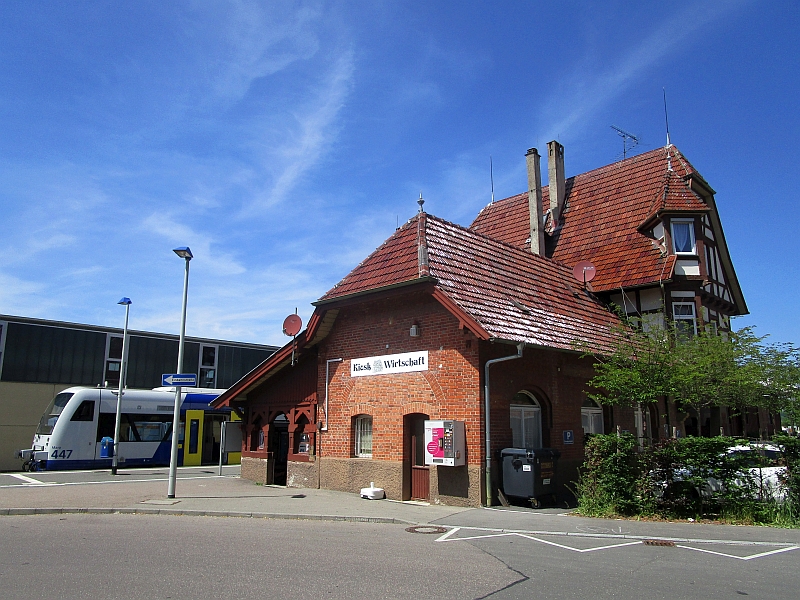 Regio-Shuttle im Bahnhof Neuffen