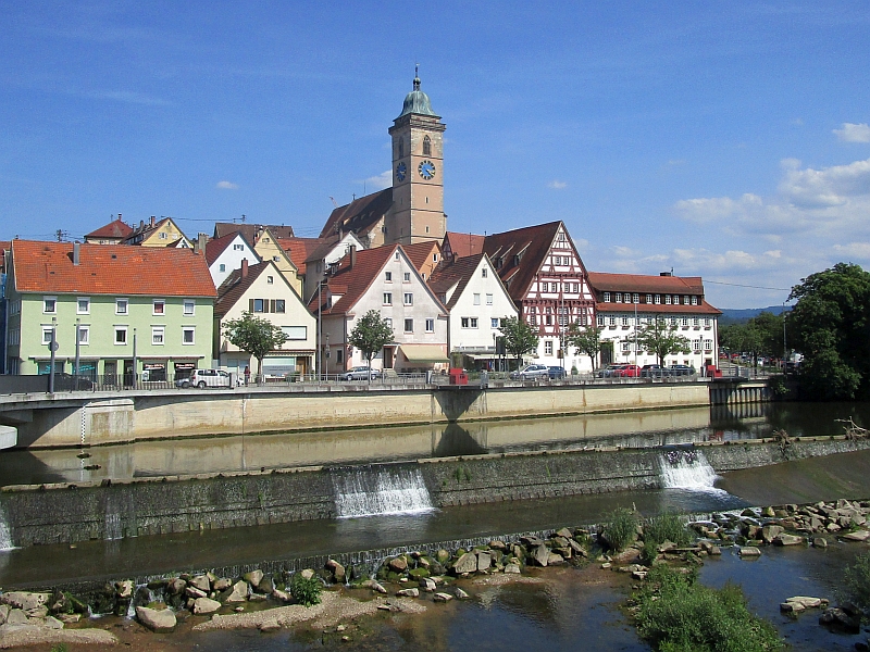 Neckarfront Nürtingen mit der Altstadt und der Laurentiuskirche