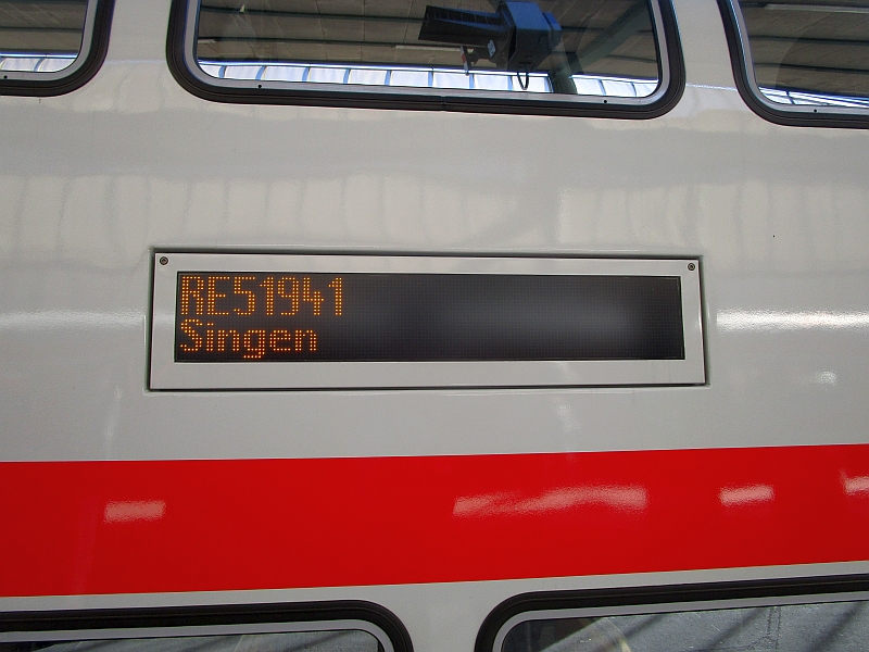 Zugzielanzeige mit Zugnummer des Regionalverkehrs