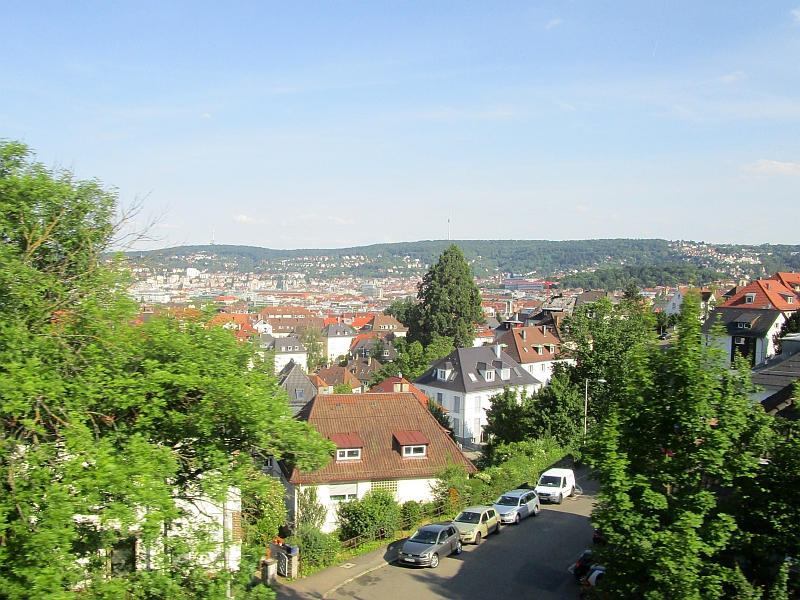 Blick in den Stuttgarter Talkessel bei der Fahrt auf der Panoramabahn