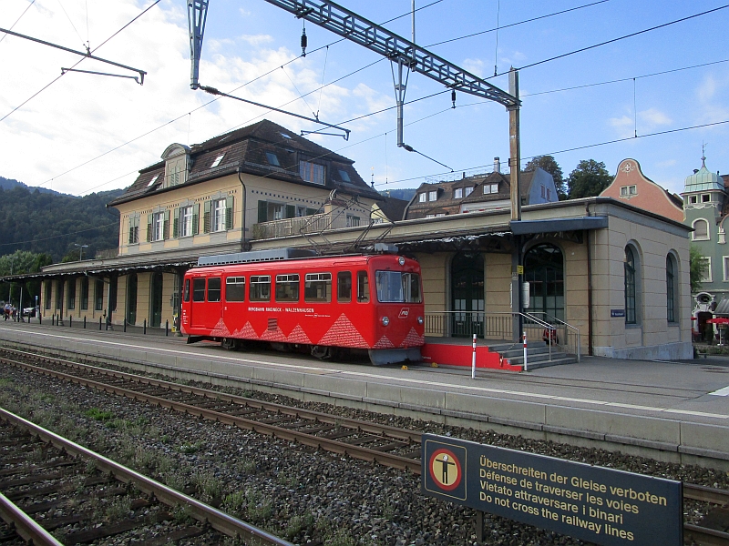 Zahnrad-Triebwagen am Bahnhof Rheineck