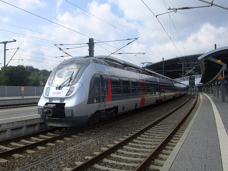 Talent 2-Triebzug von Abellio in Erfurt