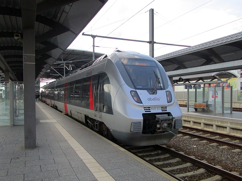 Talent 2-Triebzug von Abellio im Hauptbahnhof Erfurt