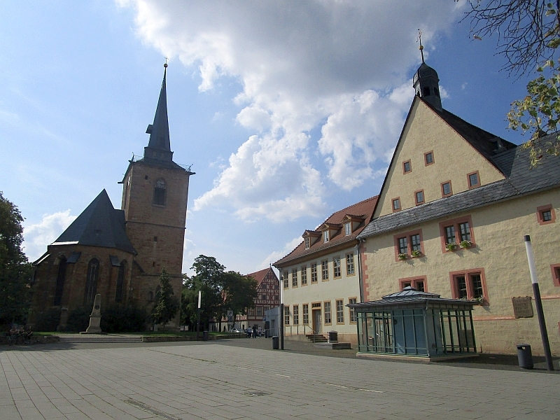 Marktplatz von Sömmerda mit der Stadtkirche St. Bonifatius