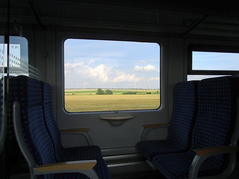 Blick aus dem Zugfenster auf der Pfefferminzbahn
