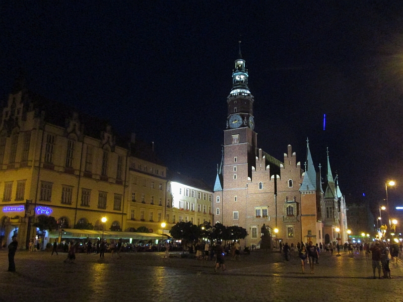 Rathausturm von Breslau bei Nacht