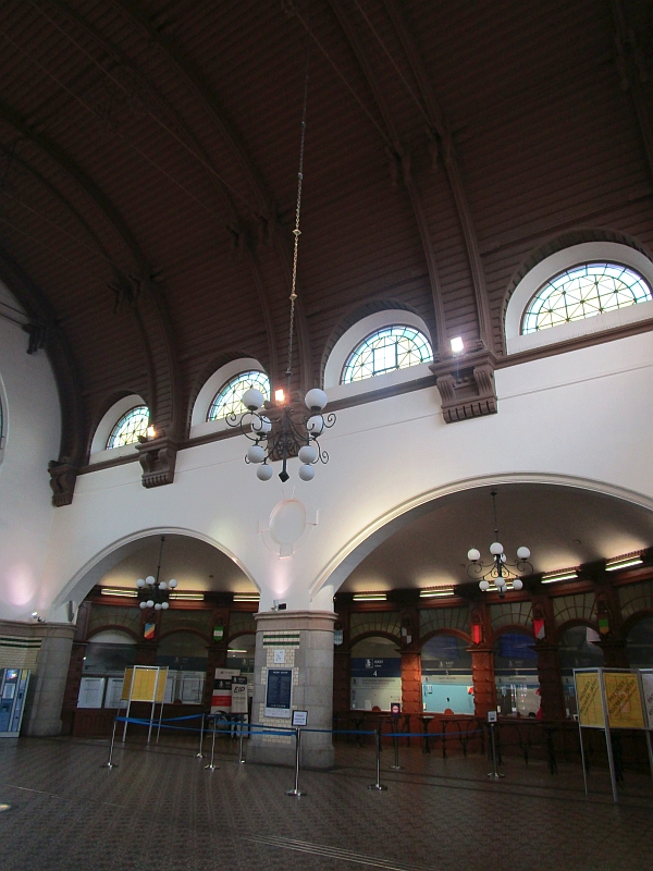 Schalterhalle des Bahnhofs Opole Główne