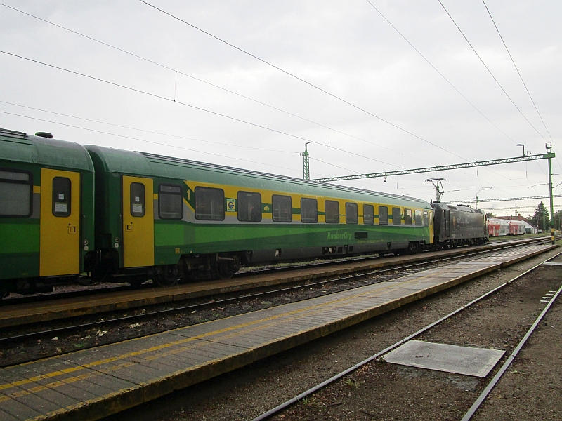 RaaberCity-Zug nach der Ankunft in Fertőszentmiklós