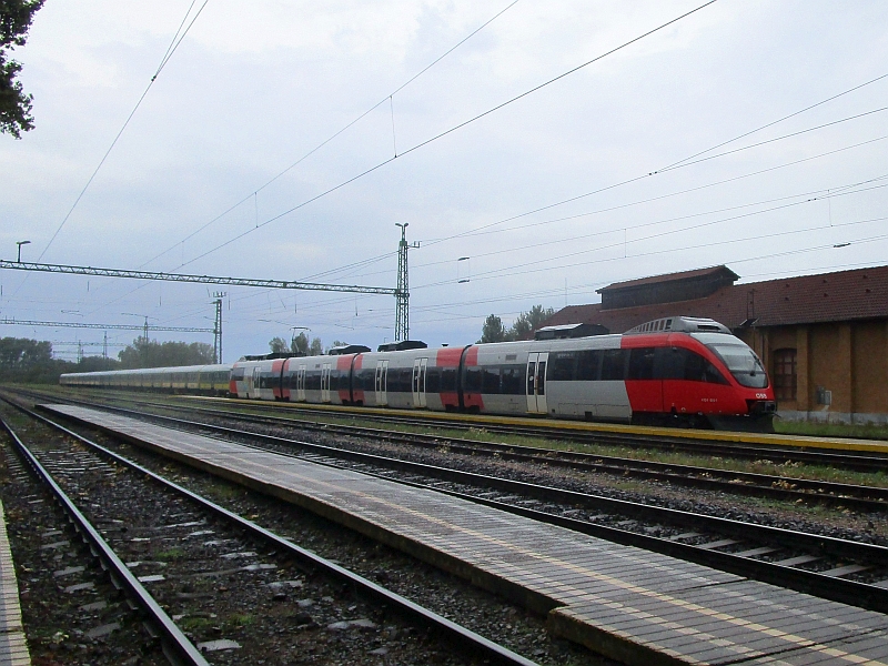 Talent-Triebzug der ÖBB zur Fahrt von Fertőszentmiklós nach Neusiedl am See