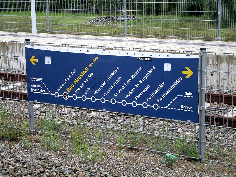 Streckenkarte der Neusiedler Seebahn am Haltepunkt Bad Neusiedl am See