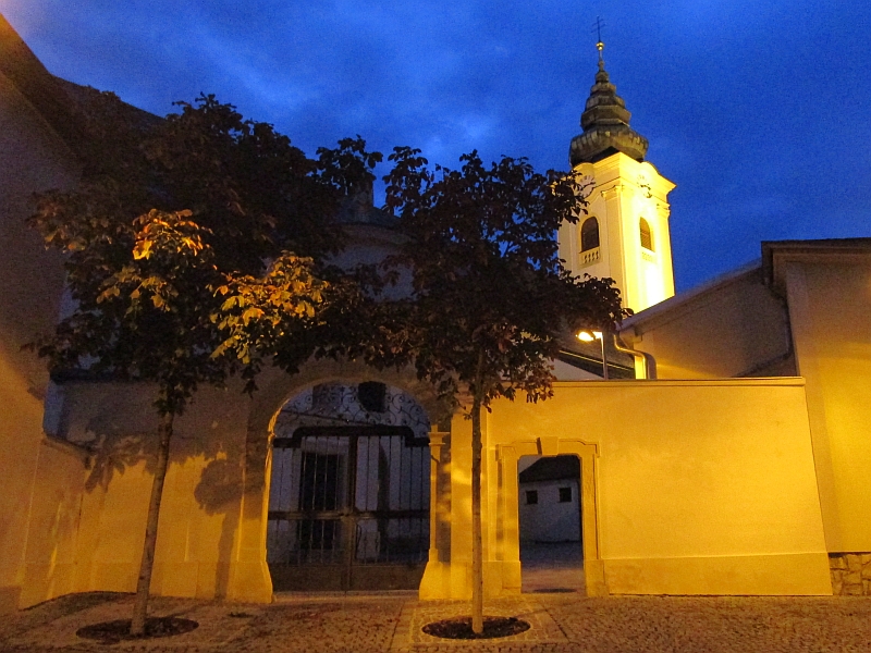 Kirche von Neusield am See bei Nacht