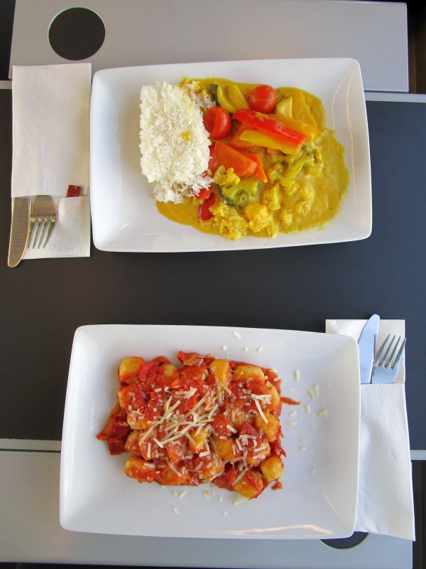 Thai-Curry und Gnocchi aus dem Bordrestaurant des Railjets