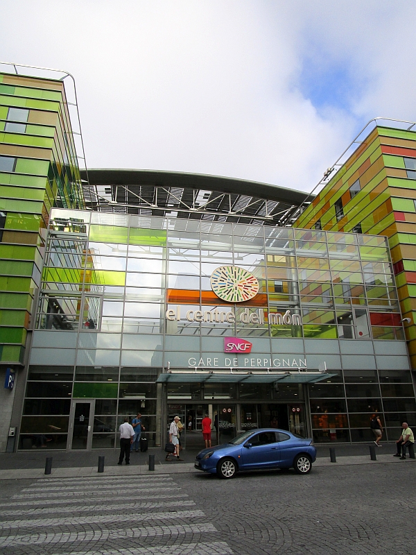 Bahnhof und Einkaufszentrum 'el Centre del Món'