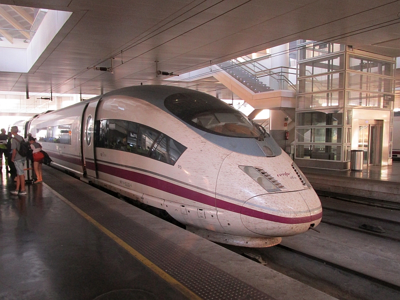 Velaro E-Triebzug nach der Ankunft im Bahnhof Madrid Puerta de Atocha