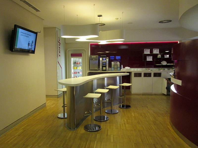 Club Lounge der spanischen Bahngesellschaft Renfe im Bahnhof Madrid Chamartín
