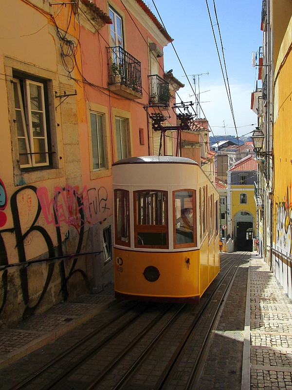 Standseilbahn Ascensor da Bica in Lissabon