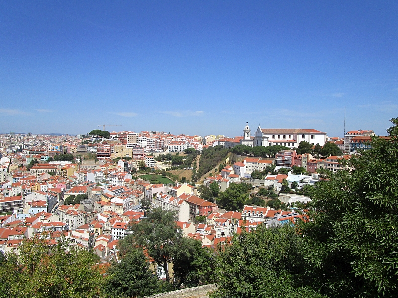 Blick über die Dächer von Lissabon zum Convento da Graça