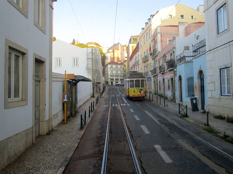Fahrt mit der Straßenbahn durch Lissabon