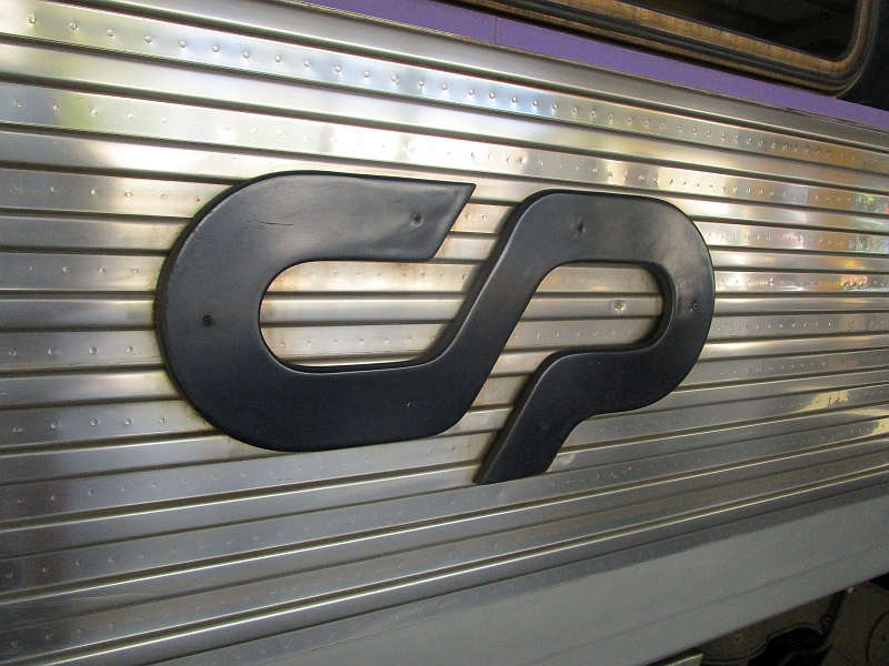 Logo der CP am Intercidades-Wagen