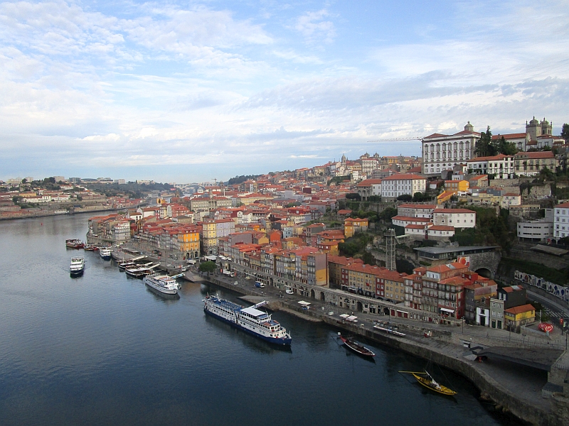 Blick flussabwärts über den Douro
