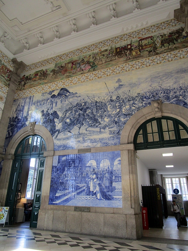Azulejo-Bilder am Bahnhof Porto São Bento