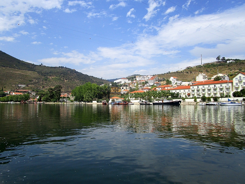 Blick vom Schiff auf Pinhão