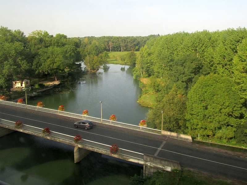 Fahrt über den Fluss Indre