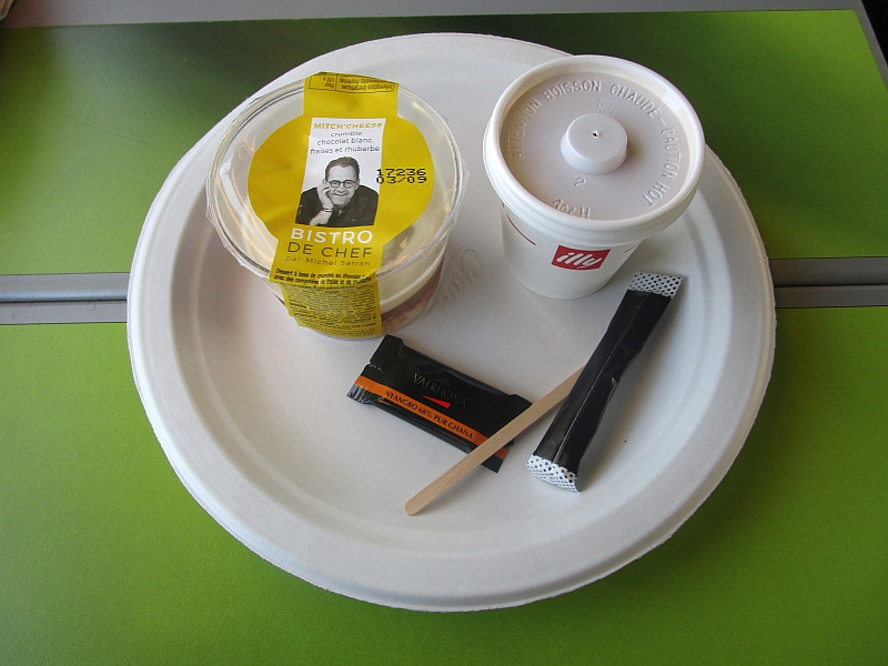 Kaffee und Dessert aus der Bordgastronomie des TGV