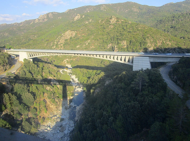 Fahrt über den Vecchio-Viadukt