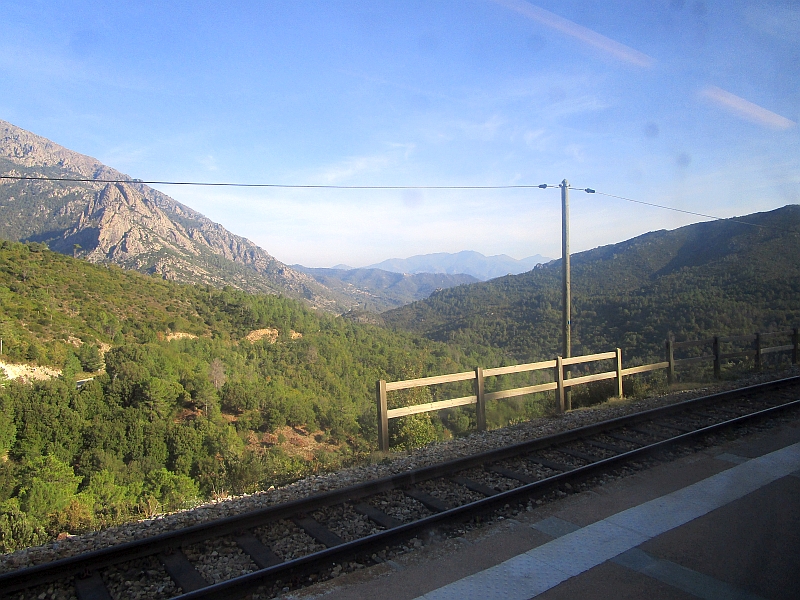 Landschaft am Bahnhof von Vivario