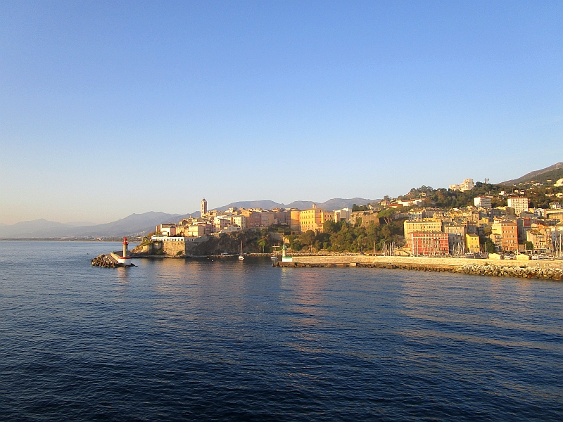 Ausfahrt aus dem Hafen von Bastia