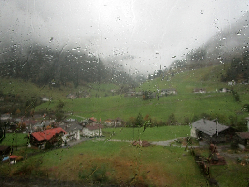 Fahrt bei Regen auf der Brennerbahn