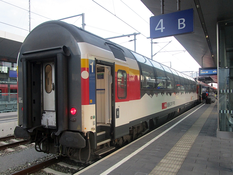 Panoramawagen nach der Ankunft im Hauptbahnhof Graz