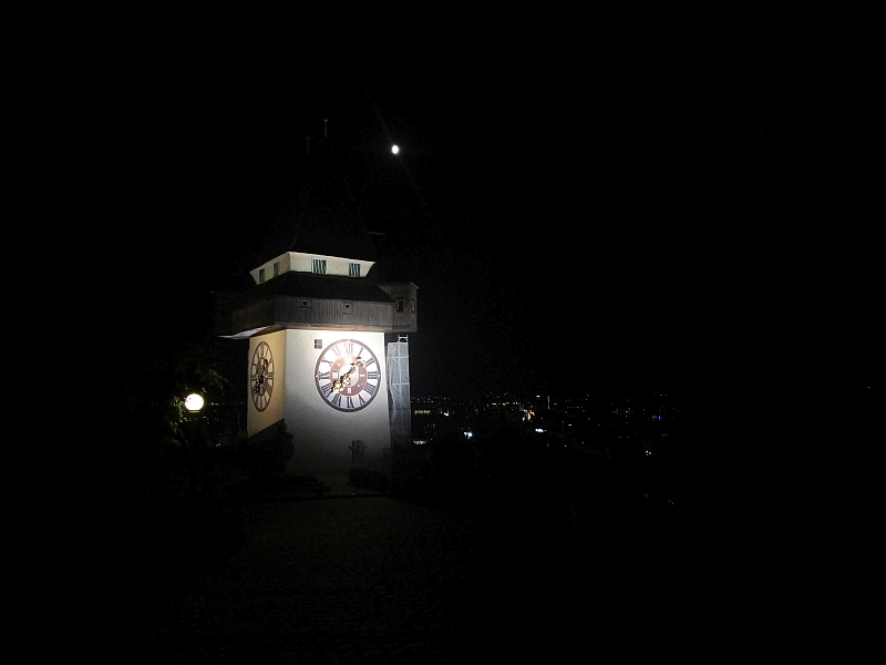 Grazer Uhrturm bei Nacht