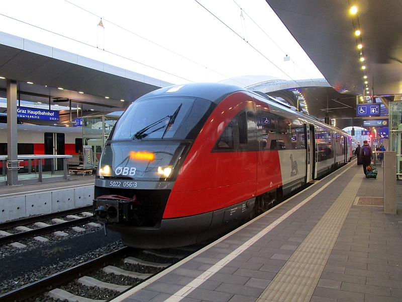 Desiro-Triebwagen der ÖBB im Hauptbahnhof Graz
