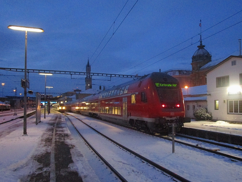 Zug der Schwarzwaldbahn im Bahnhof Konstanz