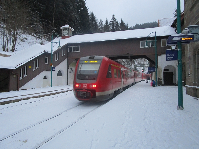 Dieseltriebwagen der Baureihe 612 nach der Ankunft im Bahnhof Oberhof